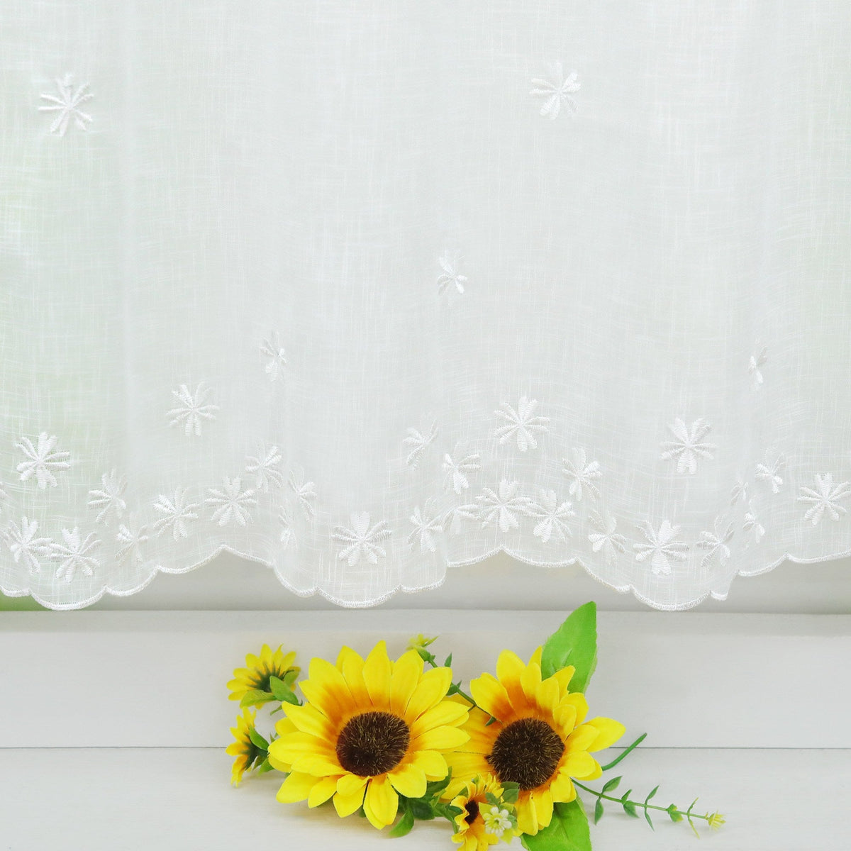 Scheibengardinen mit kleinen Blumenmuster Stickerei im Landhausstil - Joyswahl