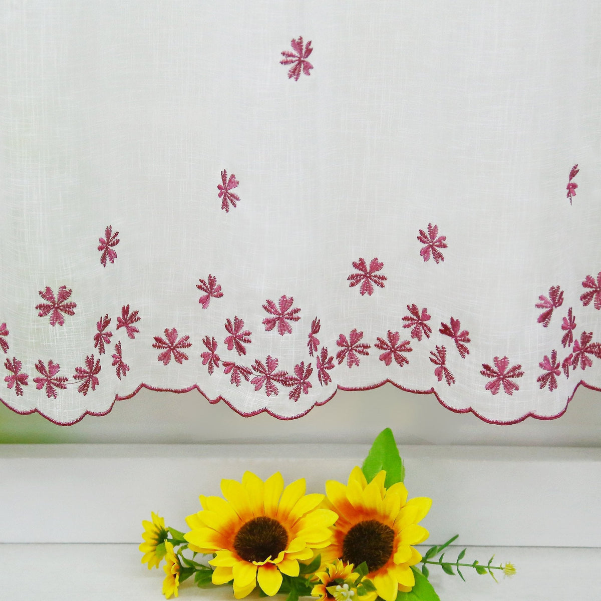 Scheibengardinen mit kleinen Blumenmuster Stickerei im Landhausstil - Joyswahl